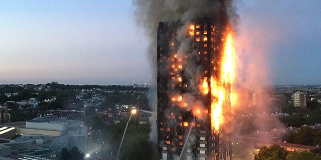 רשויות כיבוי האש בלונדון מפנות מאות דירות במגדלים מחשש לדליקה