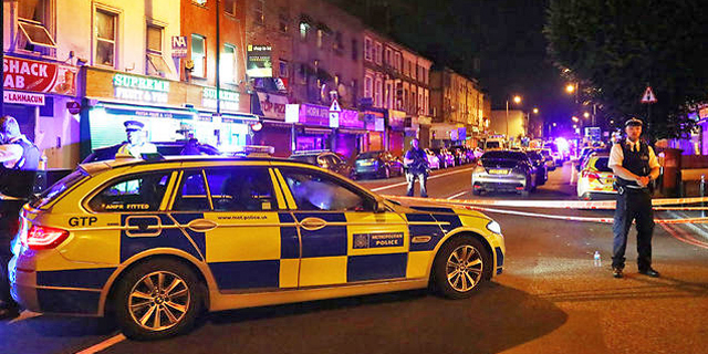 חשד לפיגוע נקמה בלונדון: רכב מסחרי דרס מוסלמים