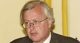 ג'ון ורלי לשעבר מנכ"ל הבנק הבריטי ברקליס 