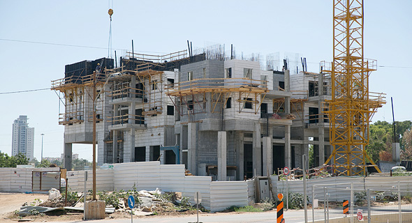 בניין המחלוקת בשדרות היובל בשכונת נחלת יהודה, ראשון לציון, צילום: אוראל כהן