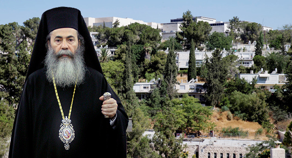 הפטריארך היווני תיאופילוס על רקע שכונת ניות בירושלים