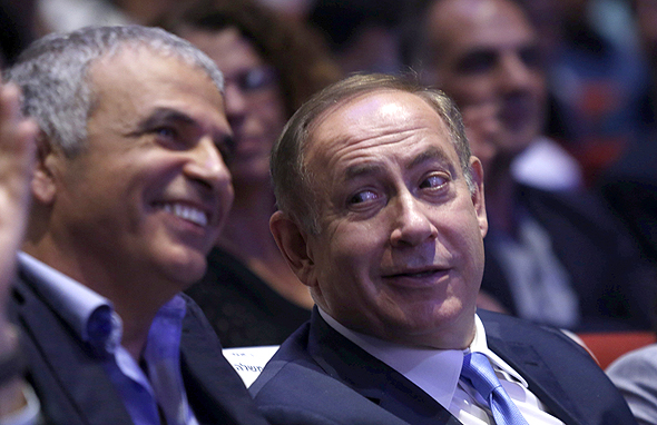 ראש הממשלה בנימין נתניהו ושר האוצר משה כחלון  צוחקים, צילום: עמית שעל
