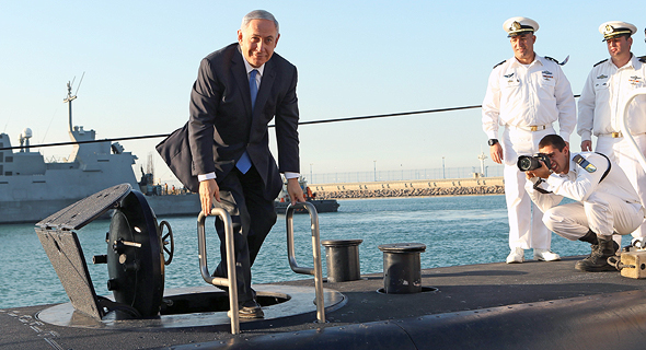 Israeli PM Netanyahu on one of the ThyssenKrupp submarines acquired by Israel. Photo: Elad Gershgoren