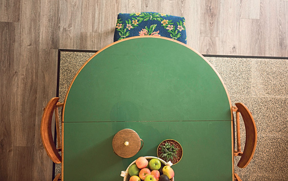 שולחן האוכל במטבח, צילום: תומי הרפז
