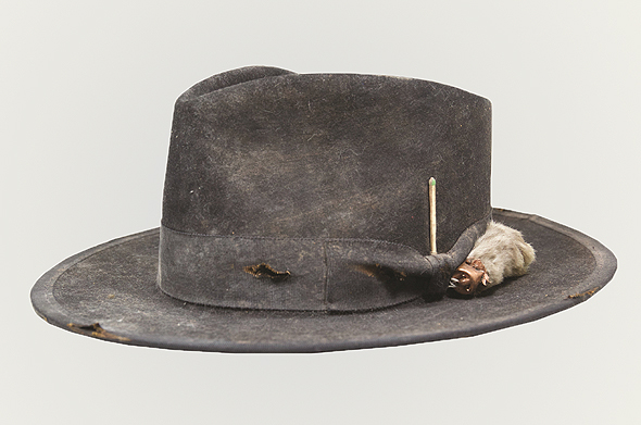 כובע של המעצב ניק פוקה