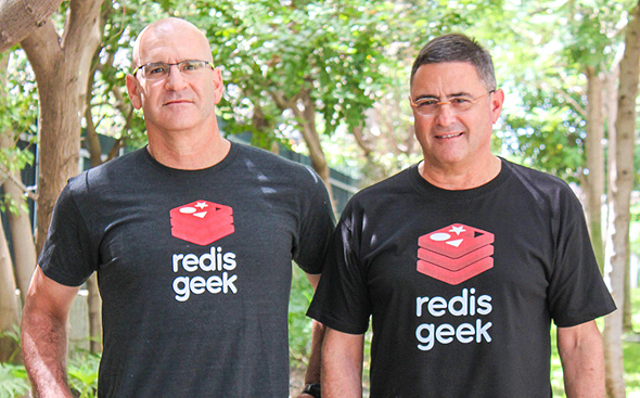 מימין עופר בנגל ויפתח שולמן מייסדי Redis Labs