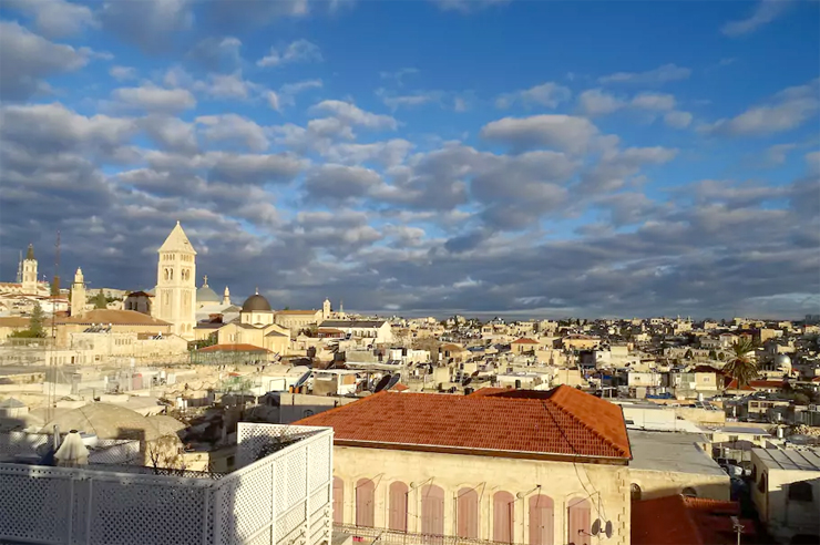 צילום מדירתם של בני הזוג בירושלים, צילום: Airbnb / Yishai