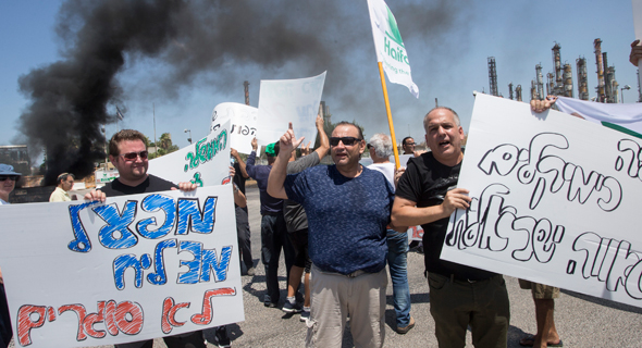 הפגנה של עובדי חיפה כימיקלים 
