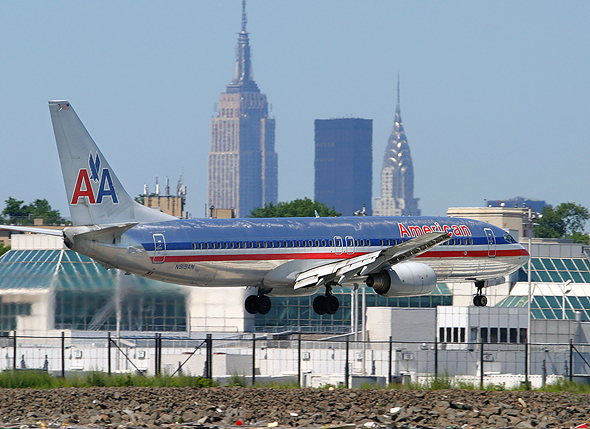 מטוס אמריקן איירליינס נמל תעופה לה גוורדיה לה גווארדיה לה גארדיה ניו יורק, צילום: Phil Derner Jr.