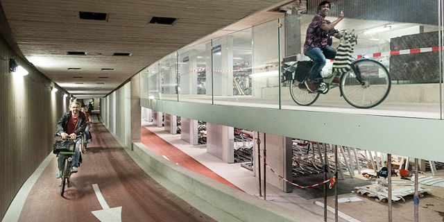 מפנים את המדרכות: חניון האופניים תת קרקעי הגדול בעולם הוקם בהולנד