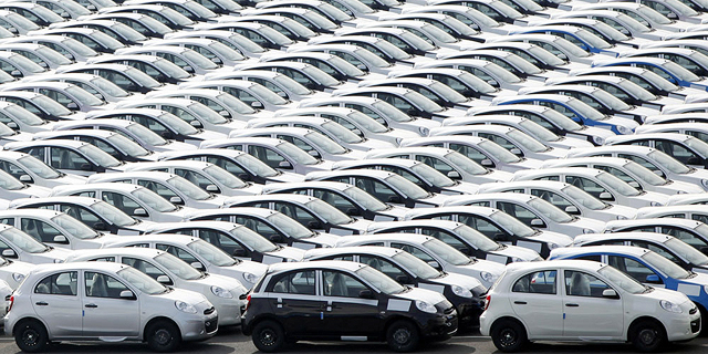 למרות הבאזז החשמלי: שיא במכירות של מכוניות רגילות