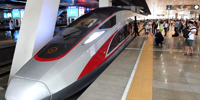 מבייג&#39;ינג לשנגחאי ב-350 קמ&quot;ש: הרכבת המהירה בסין מציבה שיא חדש