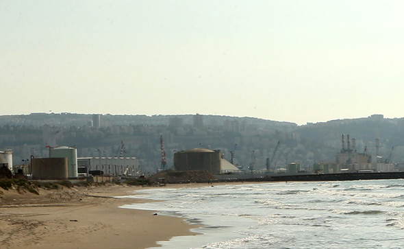 מיכל האמוניה במפרץ חיפה, צילום: אלעד גרשגורן   