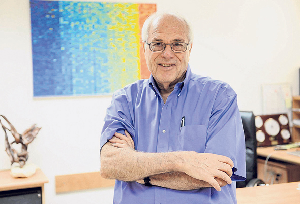 Zelig Eshhar at his office. Photo: The Weizmann Institute of Science