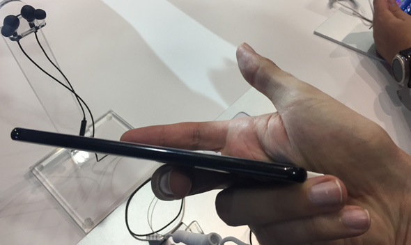 LG V30 פאבלט 2, צילום: עומר כביר