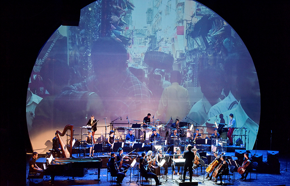 מתוך המופע "A Stnadart Revolution" שהעלתה תזמורת המהפכה באופרה הישראלית, צילום: יוסי צבקר