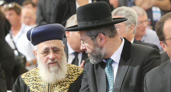 הרבנים הראשיים מימין: דוד לאו ויצחק יוסף