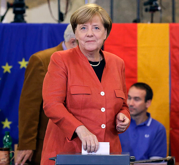 אנגלה מרקל מצביעה ב בחירות לפרלמנט ב גרמניה, צילום: איי פי