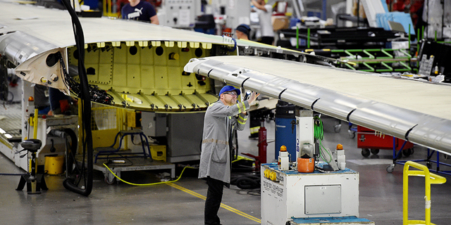 המפעל לייצור הכנפיים בצפון אירלנד, צילום: רויטרס