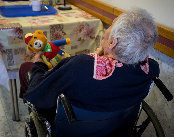 קשישים סיעודיים. מנכ"ל העמותה לגריאטריה: "הממשלה מפקירה את הקשישים ובני משפחותיהם לגורלם" 