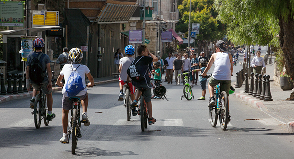  Bike riders on Yom Kippur in Jerusalem