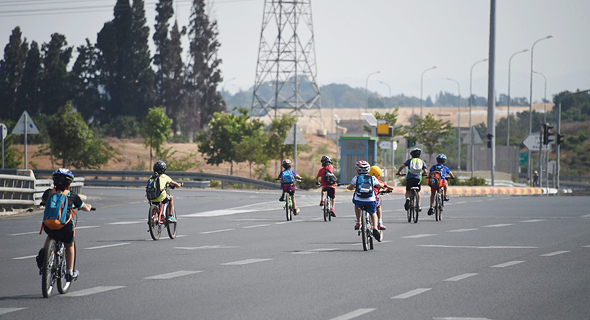 Bike riders on Yom Kippur