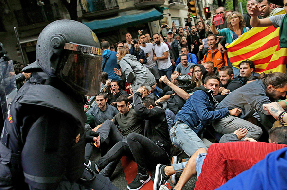 התנגשויות אלימות בברצלונה