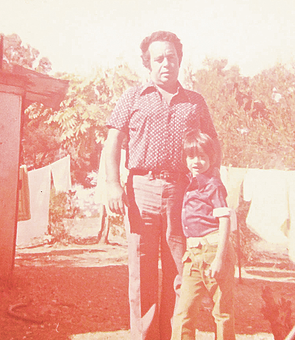 אבי גבאי בן ה-6 עם אביו משה