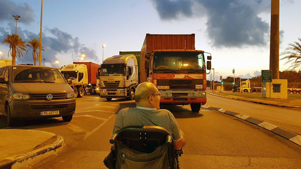 הצטברות משאיות בכניסה לנמל אשדוד