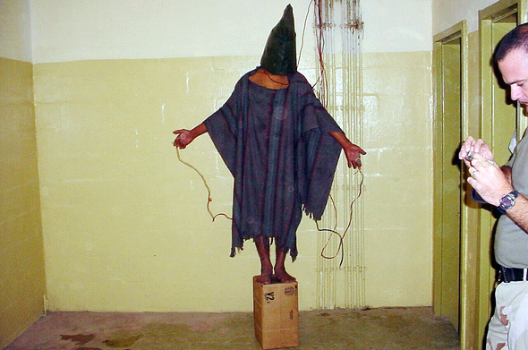 עינויים בכלא האמריקאי אבו גרייב. "טביעות האצבע של ה-CIA"