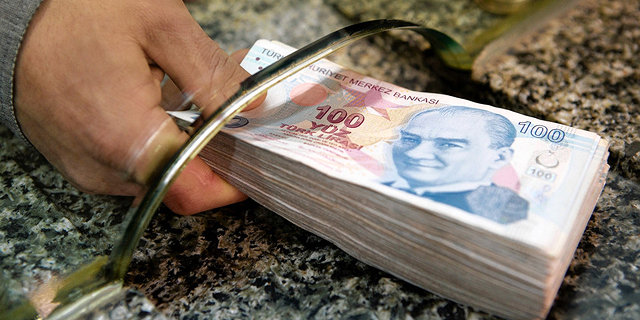 המאבק בקריסת הלירה: הבנק הטורקי שוב מעלה את הריבית