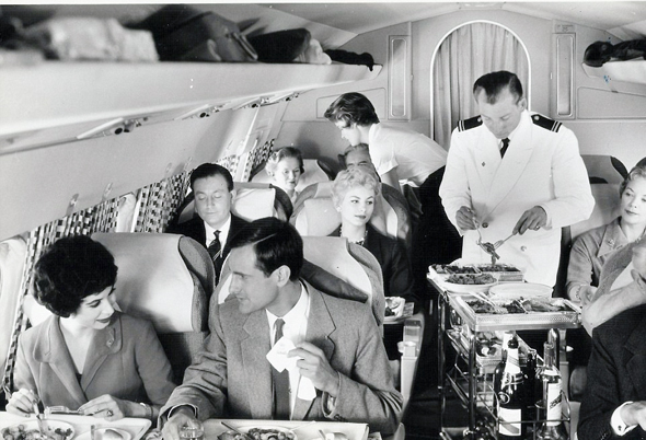 ארוחות, דיילות ופינוקים, צילום: British Airways