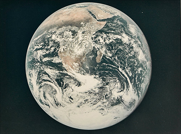 כדור הארץ מאפולו 17, 1972. מחיר משוער: 1,000-1,500 דולר, צילום: NASA
