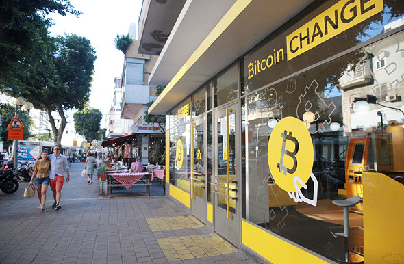 Bitcoin Change in Dizengoff Street. Photo: Orel Cohen