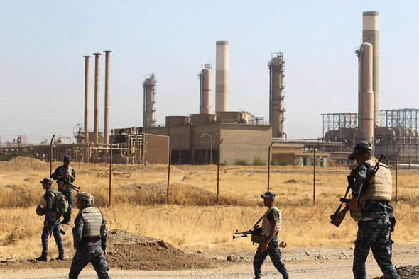 חיילים עיראקים במתקן נפט במדינה, צילום: רויטרס