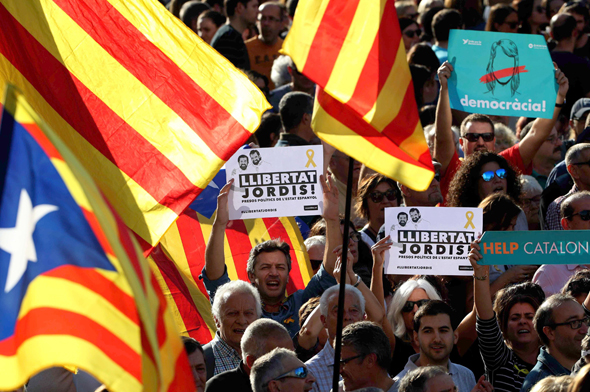 מפגינים בברצלונה בעד עצמאות, צילום: אי פי איי