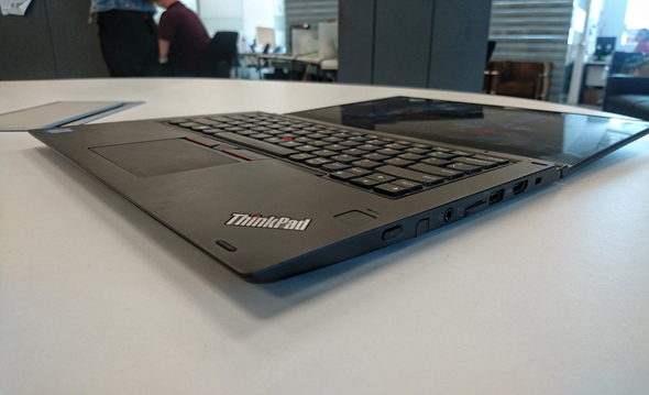 לנובו ThinkPad Yoga 370 לפטופ לפטופים 4, צילום: ניצן סדן