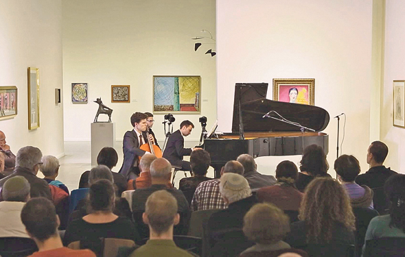 קונצרט גלריה במוזיאון תל אביב עם הצ’לן דיין יוהנסון והפסנתרן ויקטור סטניסלבסקי 