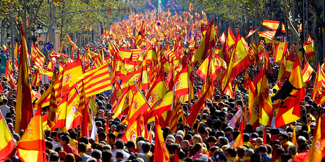 כמיליון מפגינים בברצלונה בעד איחוד ספרד: &quot;ויוה אספניה&quot;