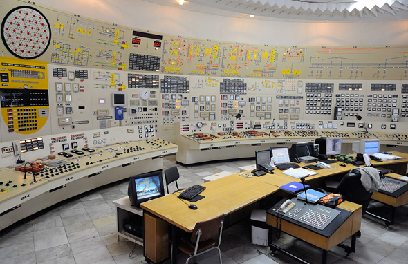 חדר בקרה של תחנת כוח? מטרה לגיטימית בעיני פוטין, צילום: יובקו למברב (Yovko Lambrev CC-BY-3.0)