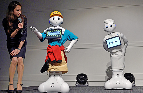 פפר. הרובוט הפופולרי ביפן שמשמש לבידור משפחות ואירוח לקוחות, צילום: אי פי איי