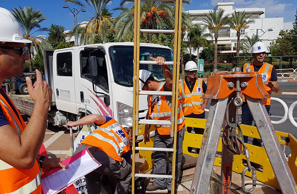 עובדי בזק משבשים את עבודות התשתית של סלקום בראשון לציון