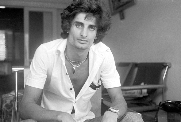 ארגוב. מהסדרה עולה תחושה קשה שאיש לא הכיר אותו באמת