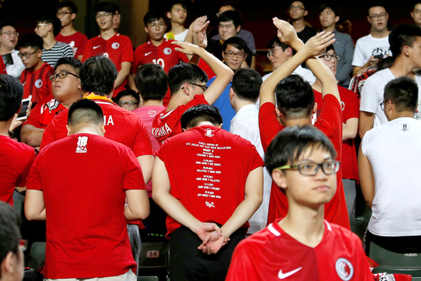 לפי הדיווחים, הרשויות הסיניות מתכוונות להרחיב את החוק נגד זלזול בהמנון לטריטוריות בהונג קונג ובמקאו, בשל התגברות הסנטימנט נגד סין.