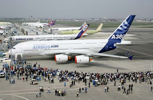 A380, מגמד את האנשים סביבו