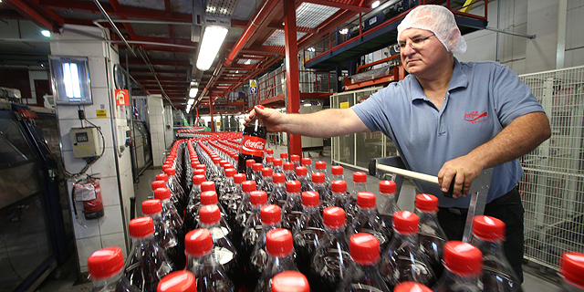 מפעל קוקה-קולה בישראל, צילום: שאול גולן