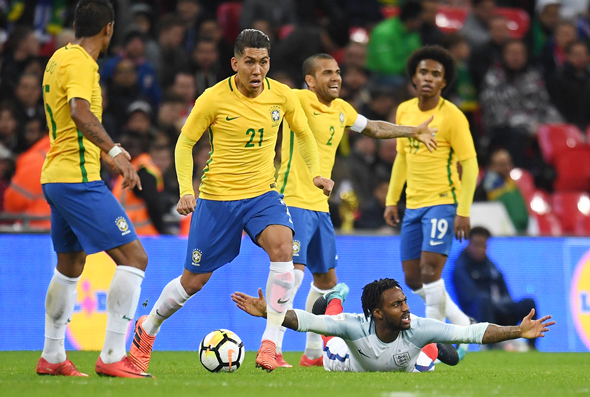 נבחרת ברזיל נגד נבחרת אנגליה. משחקי הידידות של ברזיל נגד יפן בליל ונגד אנגליה בלונדון כבר היו חלק מהחבילה החדשה. בשנה הבאה מתוכננים לנבחרת 4 משחקי ידידות נוספות לקראת המונדיאל בקיץ ברוסיה. ברזיל נחשבת לאחת הפייבוריטיות לזכות בטורניר לצד גרמניה.