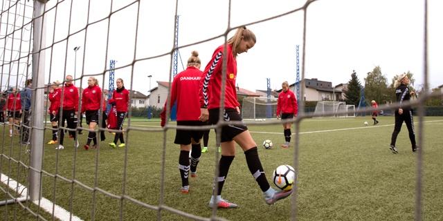 יומן פגרת קורונה: רוצים להחזיר את הכדורגל? תראו מה קורה בדנמרק