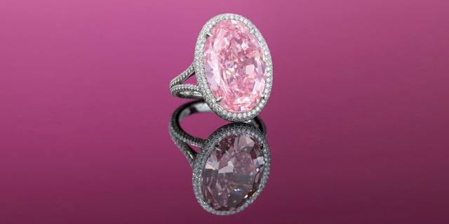 טבעת יהלום ורוד נמכרה בהונג קונג ב-32 מיליון דולר