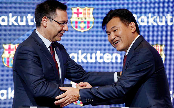 Hiroshi Mikitani and FC Barcelona's President Josep Maria Bartomeu shake hands. Photo: Reuters